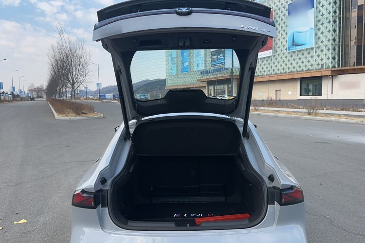 Used CHANGAN UNI-V 2023 1.5T Prestige Model
