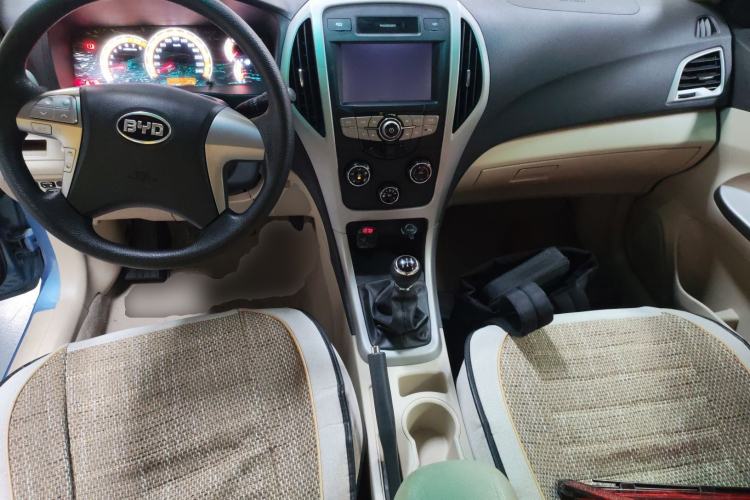 Used BYD F3 2014 1.5L Manual Luxury Model Center Console