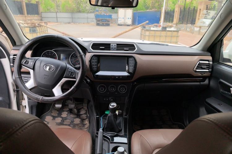 Used Great Wall Wingle 6 2017 2.4L Gasoline Two-Wheel Drive Elite Version 4G69 Interior 2