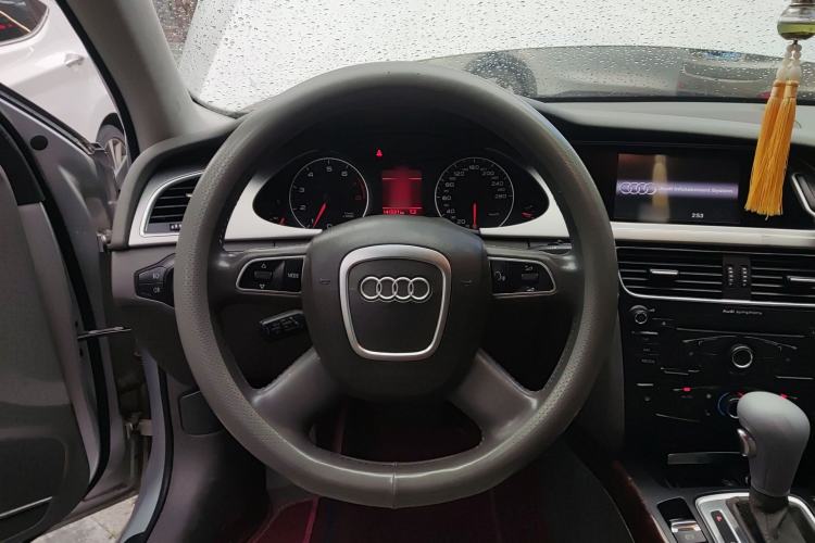 Used Audi A4L 2012 2.0 TFSI automatic Comfort trim level