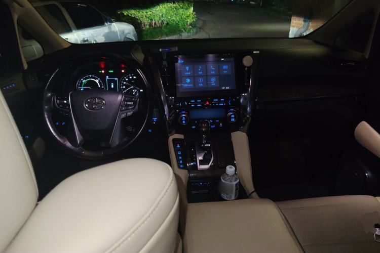 Used Toyota Alphard 2023 Dual-Motor 2.5L Premium Golden Edition Center Console