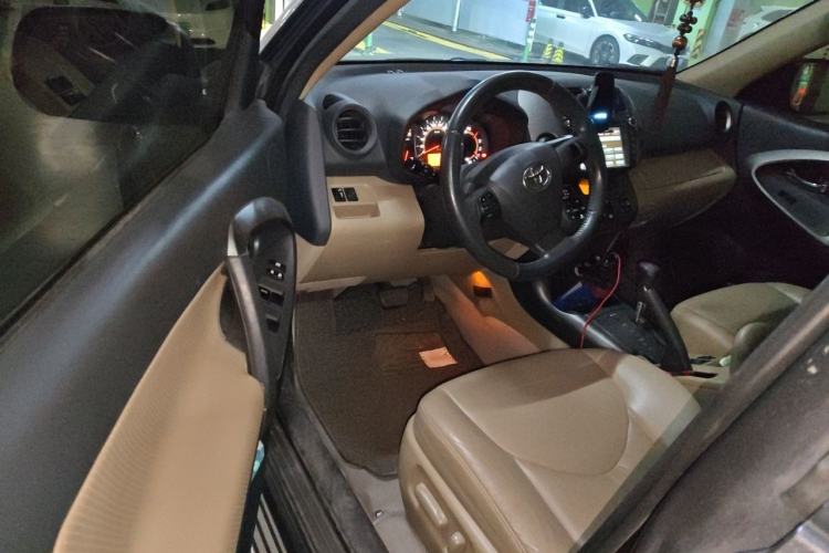 Used Toyota RAV4 2011 2.4L Automatic 4x4 Luxury Edition Driver Seat