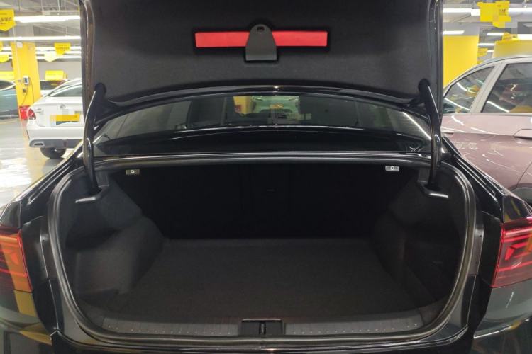 Used Volkswagen Magotan 2023 2 Million Units Commemorative Edition 330TSI DSG Luxury Version Trunk