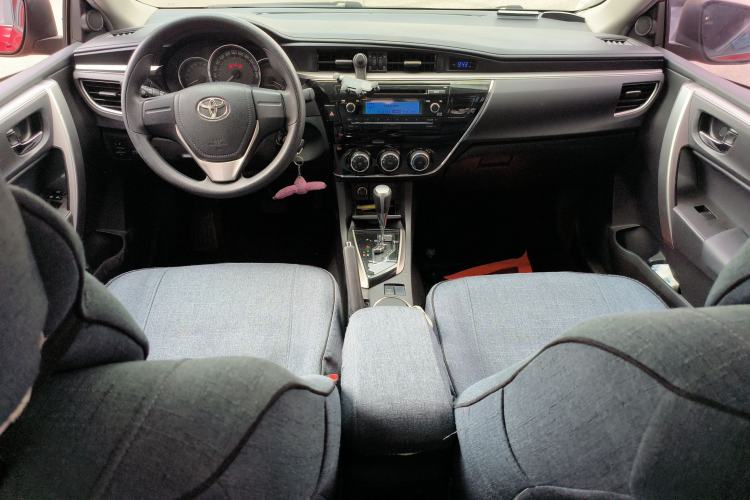 Used Toyota Corolla 2014 1.6L CVT GL Center Console