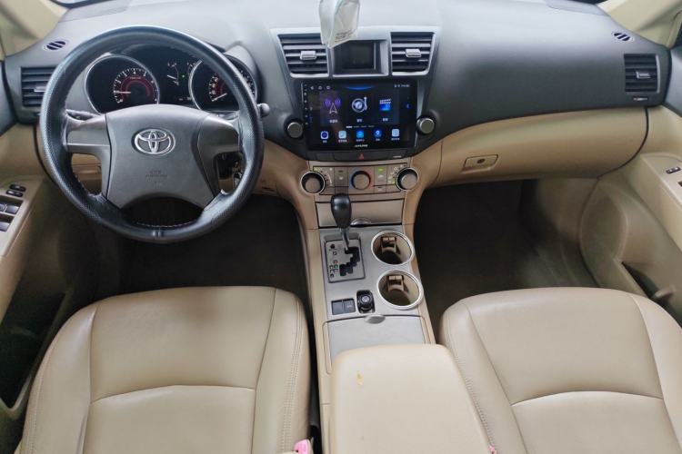 Used Toyota Highlander 2011 2.7L Two-Wheel Drive 5-Seater Elite Edition Center Console