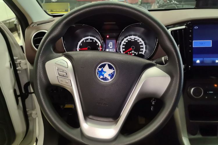 Used Venucia T70X 2015 2.0L CVT SmartFun Sport Edition