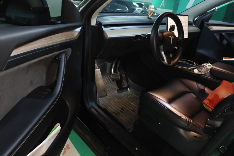 Used Tesla Model Y 2022 Rear-Wheel-Drive Version
