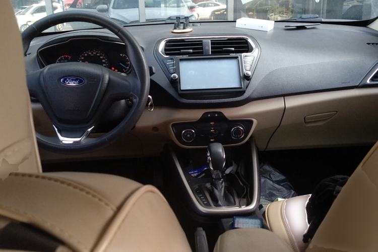 Used Ford Escort 2015 1.5L Automatic Comfort Edition Center Console