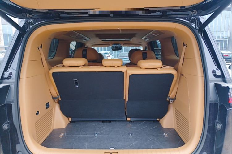 Used VOYAH Dream 2025 PHEV Four-Wheel-Drive Flagship Version – Qiankun Edition Trunk