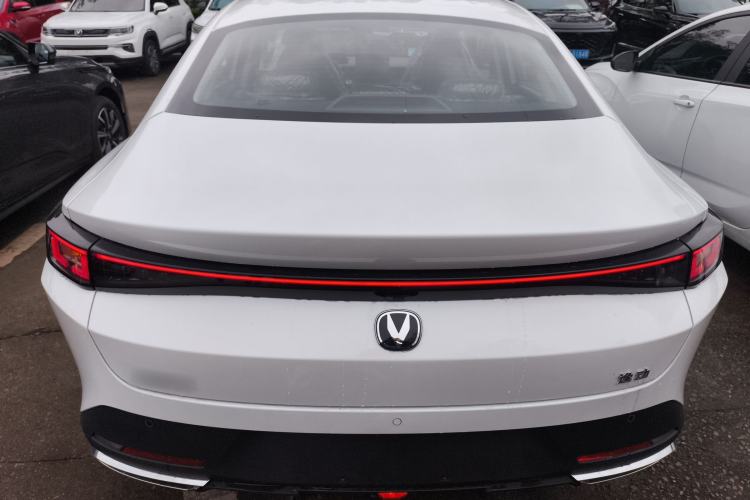 Used CHANGAN Eado 2025 Blue Whale 1.5T 500Bar Prestige Model
