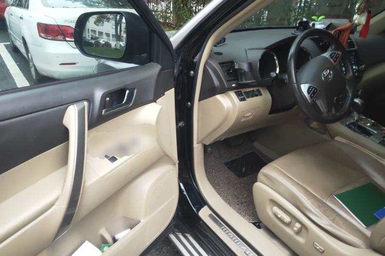 Used Toyota Highlander 2012 2.7L Two-Wheel Drive 7-Seater Luxury Edition
