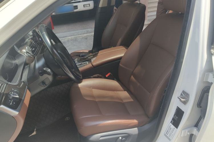 Used BMW 5 Series 2014 528Li Leading Model
