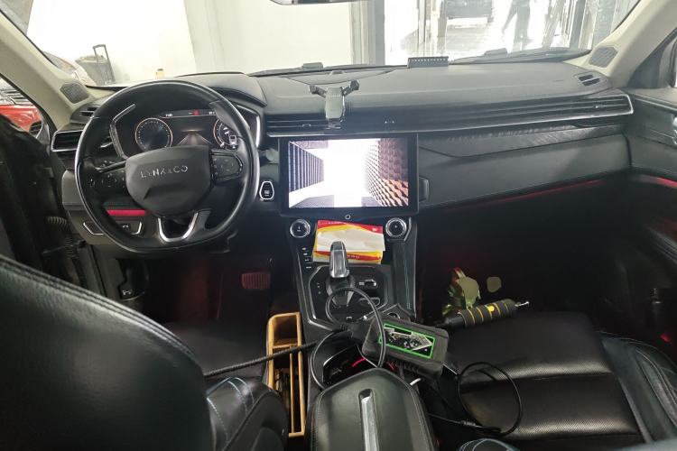 Used Lynk & Co 05 2020 2.0TD Two-Wheel Drive Shine Halo Center Console