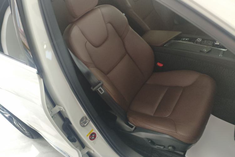 Used Volvo XC60 2024 B5 4x4 Smart Luxury Edition