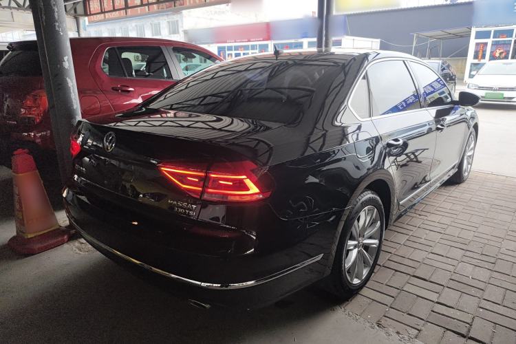 Used Volkswagen Passat 2017 330TSI DSG Luxury Edition
