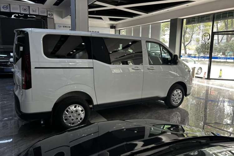 Used Iveco Fidato 2023 C30 Passenger Van 2.0T 93kW Manual Transmission Xingtu Edition Low Roof
