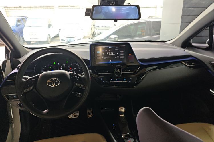 Used Toyota C-HR 2018 2.0L Leading Edition China V-standard Center Console