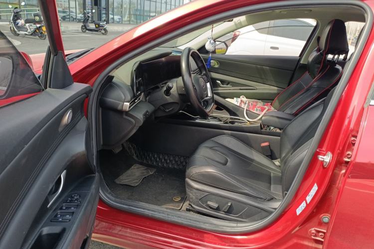 Used Hyundai Elantra 2021 1.5L CVT LUX Prestige Edition Driver Seat