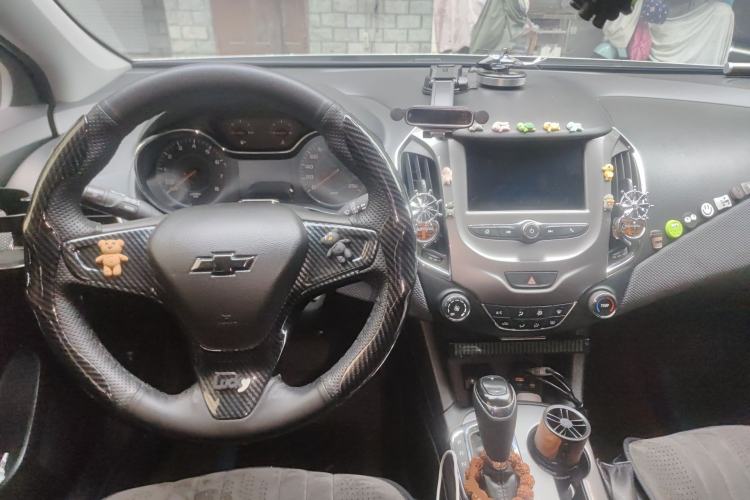 Used Chevrolet Cruze 2017 1.5L Automatic Pioneer Sunroof Edition Center Console