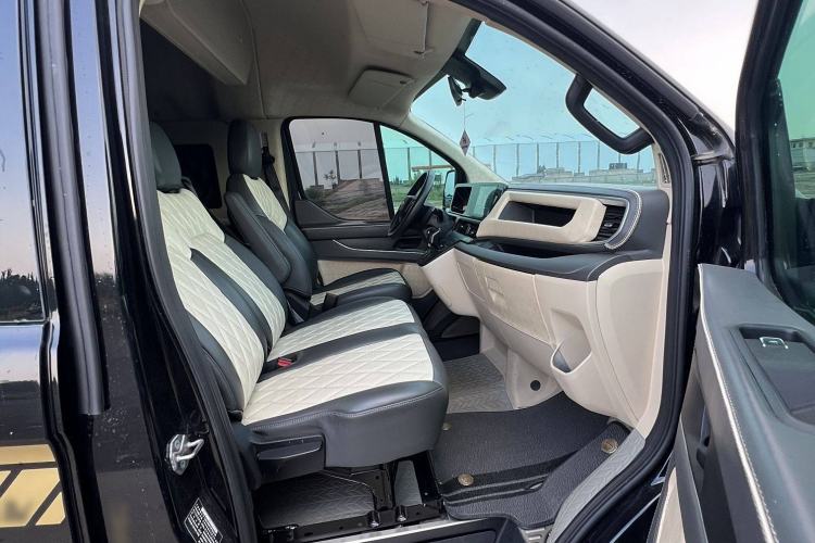 Used Ford Transit 2023 2.0T Diesel Automatic Multi-Purpose Commercial Vehicle Mid-Frame Mid-Roof 5/6 Seats Interior 4