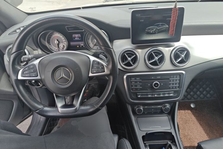 Used Mercedes-Benz CLA 2014 CLA 260 4MATIC Center Console