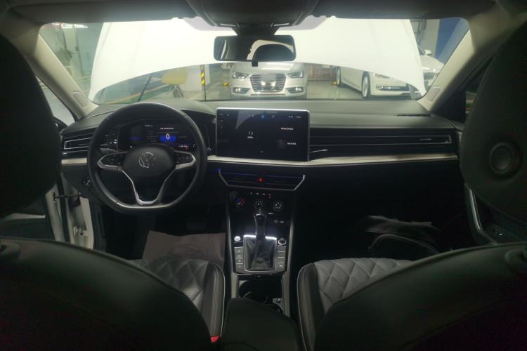 Used Volkswagen Sagitar 2023 300TSI DSG Excellence Edition Center Console