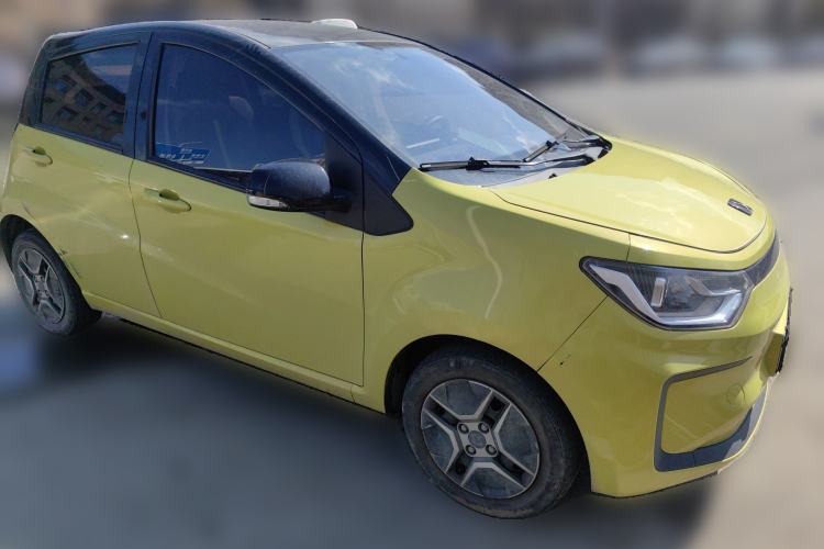 Used SOL E10X 2022 Flower Fairy Design Four-Leaf Clover Front Right 45 Deg