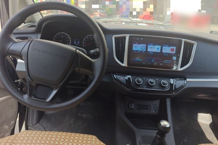 Used FORTHING Lingzhi 2023 M5 1.6L Practical Model 5 Seats Center Console