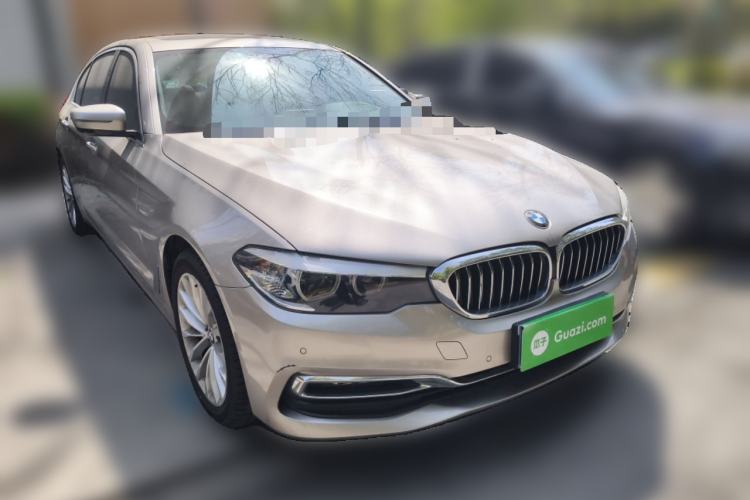 Used BMW 5 Series 2019 525Li Luxury Package Front Right 45 Deg