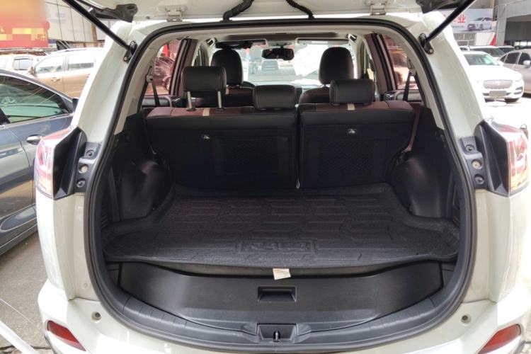 Used Toyota RAV4 2016 2.0L CVT Two-Wheel Drive Fashion Edition China V Standard Trunk