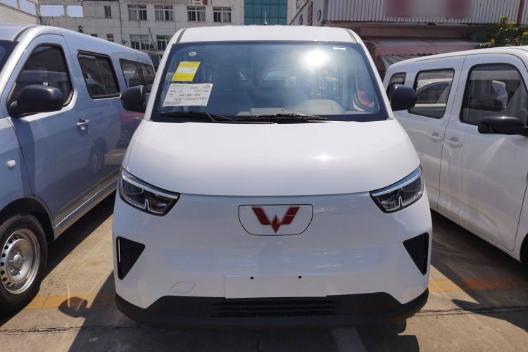Used Wuling Yangguang 2024 300KM Comfort Version Passenger Van 75kW