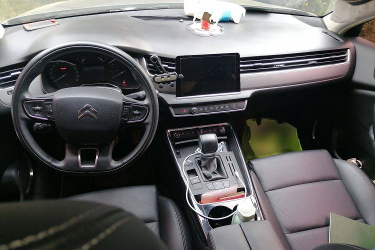 Used Citroen C5 2017 350THP Automatic Luxury Model Center Console