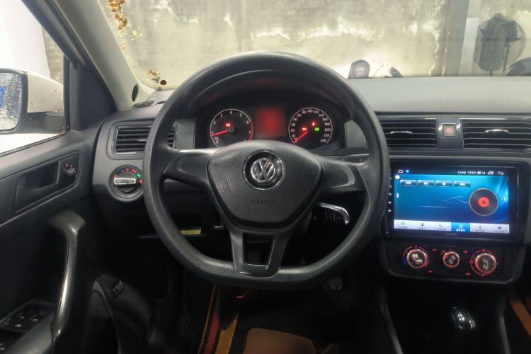 Used Volkswagen Santana 2016 1.6L Automatic Fashion Edition Steering Wheel
