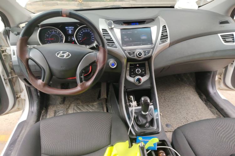 Used Hyundai Elantra (5th Generation / Langdong) 2016 1.6L Manual Luxury Model Center Console