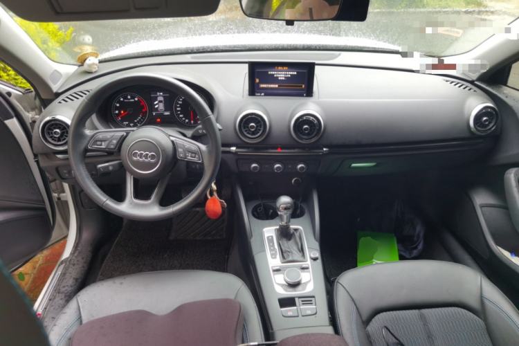 Used Audi A3 2020 Sportback 35 TFSI Fashion Edition China VI Emission Standard Center Console