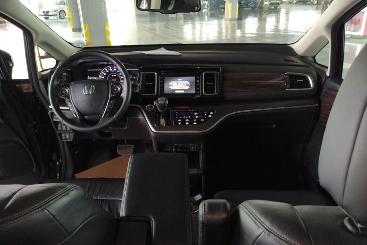 Used Honda Elysion 2016 2.4L Supreme Edition Center Console