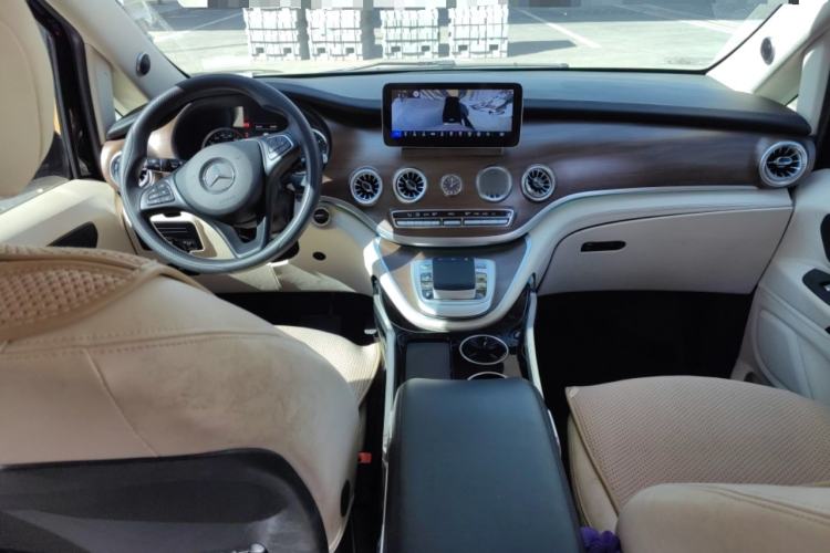 Used Mercedes-Benz Vito 2023 2.0T Elite Version 7 Seats Center Console