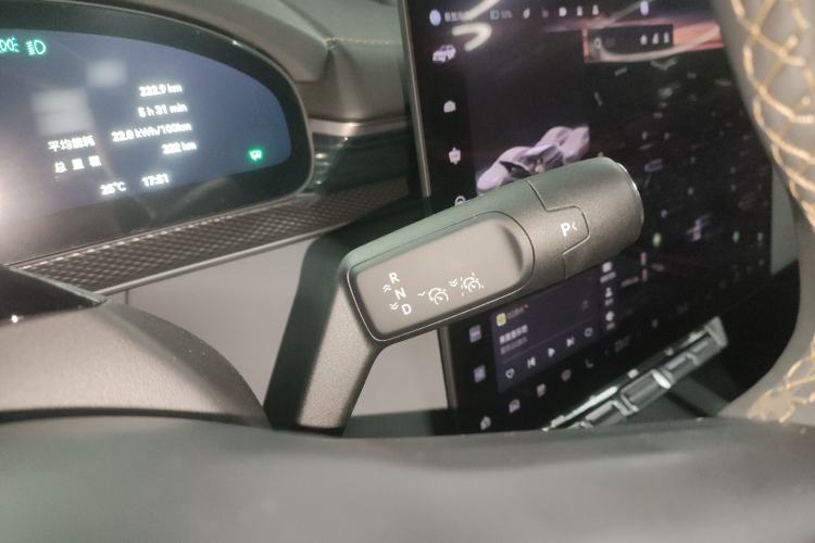 Used Zeekr 7X 2025 100 kWh Long-Range Rear-Wheel Drive with Intelligent Driving Features