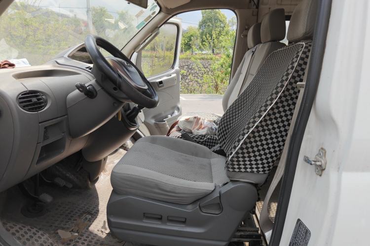 Used SAIC MAXUS Xintu V80 2014 2.5T Aotuntong Long Wheelbase Mid-Roof Model Left Front Seat