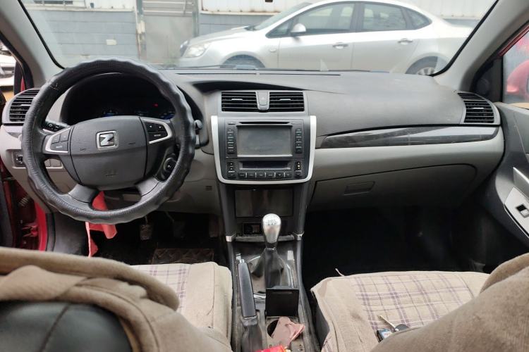 Used Zotye Z300 2014 New Vision 1.5L Manual Fashion Edition Center Console