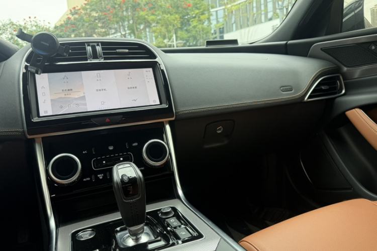 Used Jaguar XEL 2021 2.0T 250 PS R-DYNAMIC S Advanced Sport Edition Interior 4