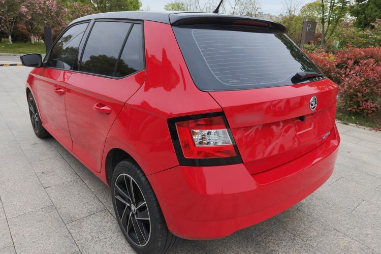 Used Skoda Fabia 2015 1.6L Automatic Sport Edition Rear Left 45 Deg