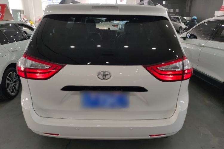 Used Toyota Sienna 2017 3.5L 2WD SE 7-Seater Canadian Version