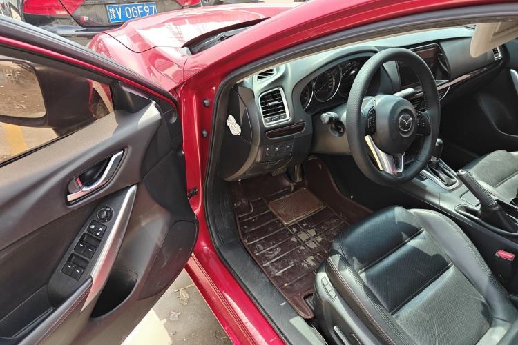 Used Mazda Atenza 2015 2.0L Blue Sky Luxury Edition Driver Seat