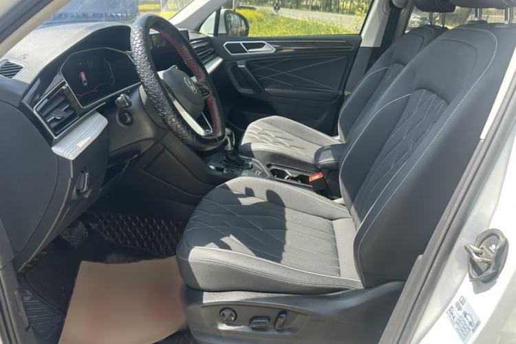 Used Volkswagen Tiguan L 2023 330TSI Automatic Two-Wheel Drive Smart Edition Interior 3