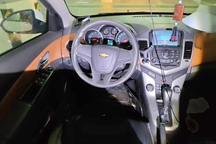 Used Chevrolet Cruze 2013 1.8L SE AT Steering Wheel