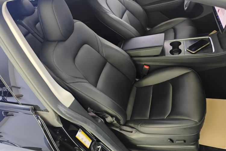 Used Tesla Model Y 2022 Rear-Wheel-Drive Version Right Front Seat