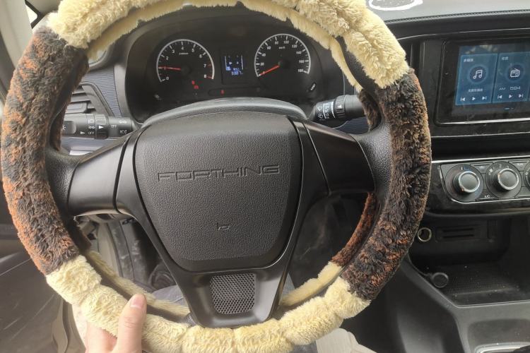 Used FORTHING Lingzhi 2023 M5L 1.6L Base Model 7 Seats