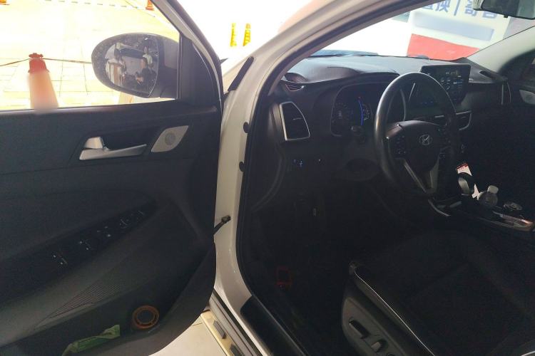 Used Hyundai Tucson 2019 280TGDi Dual-Clutch Two-Wheel Drive Fashion Edition China VI Standard