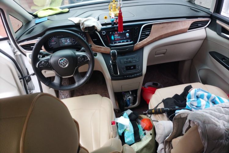 Used Buick GL8 2018 ES 28T Comfort Model China VI Standard Center Console